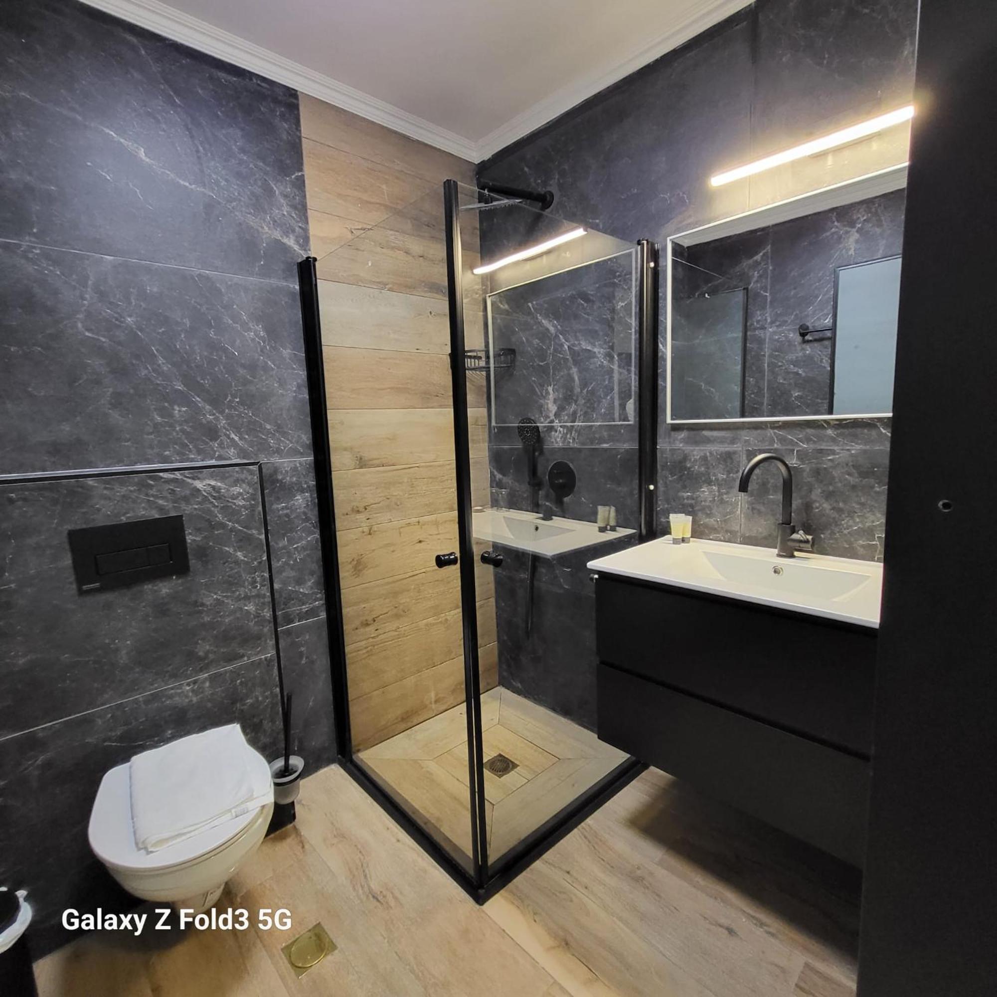 Selfie'S Boutique Hotel Tiberias Room photo